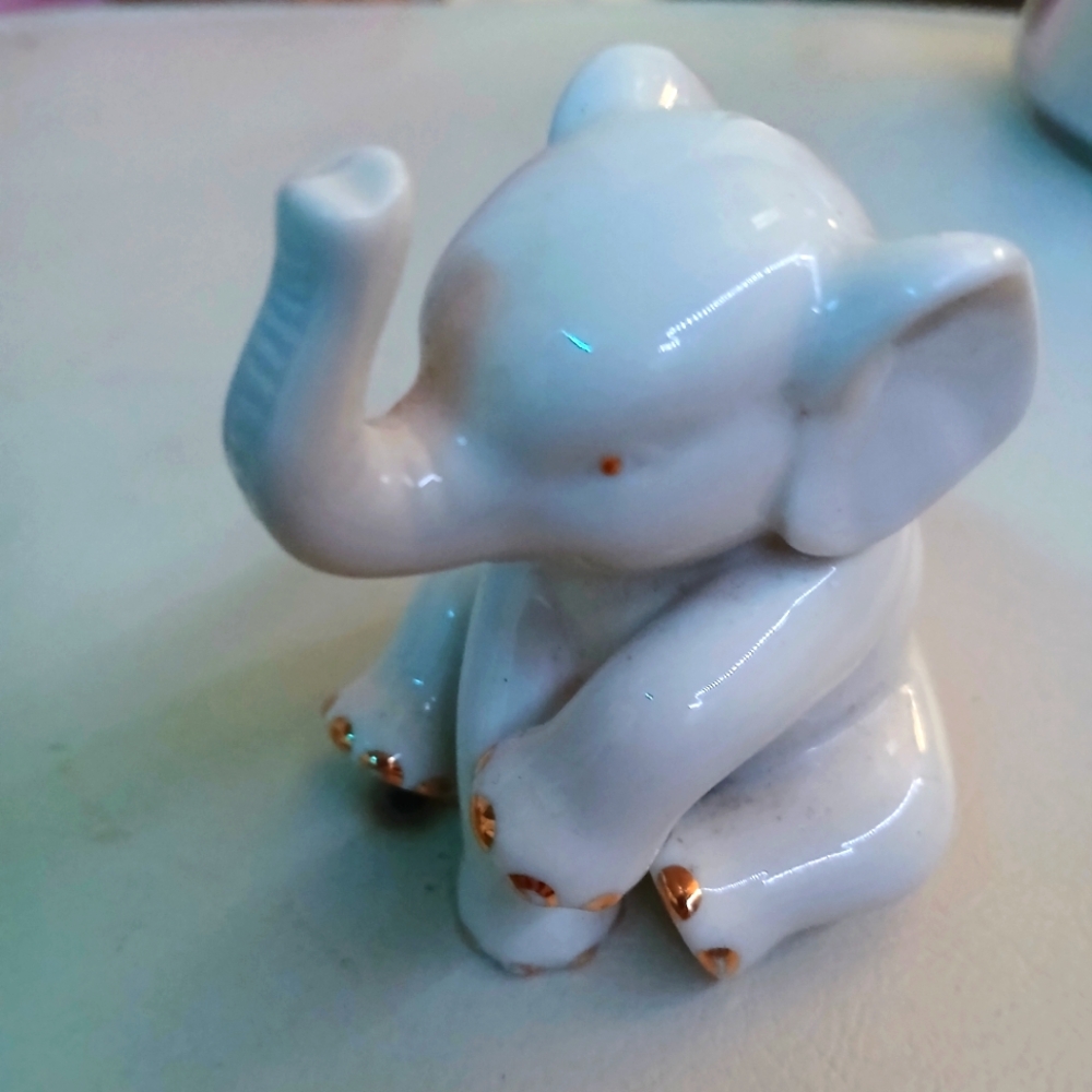 Classic Ivory Miniatures by Lenox Sitting Elephant - No Box